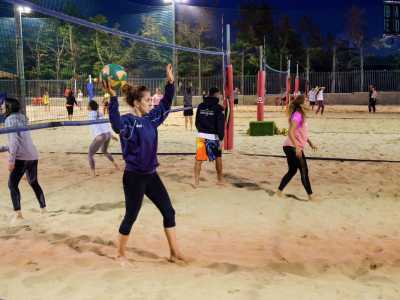 Per qualcuna ci ha messo lo zampino pure il Covid. � il caso di Donatella. �Anche io giocavo a pallavolo � ricorda -, ma con la pandemia tutti gli sport indoor furono bloccati. Il beach volley invece, essendo all�aperto, si poteva praticare. Da allora non sono pi� tornata indietro�